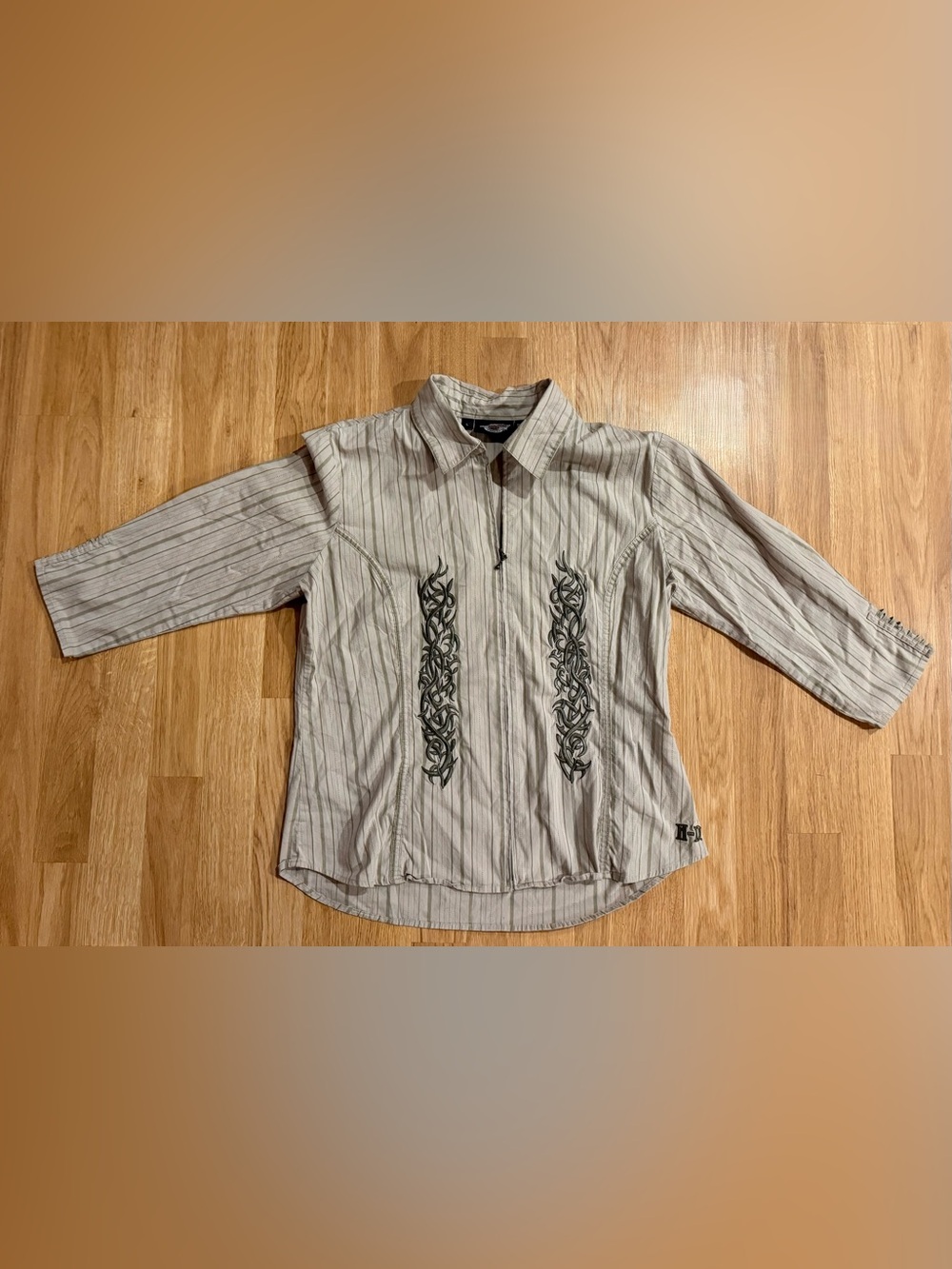 EUC Women’s Vintage Harley-Davidson Full-Zip Shirt - Tribal Embroidery - L - Y2K
